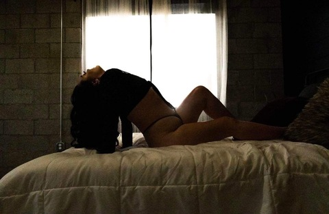 akayyy header picture leakfans.com