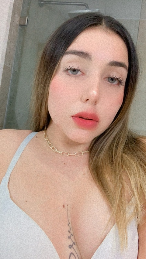 alebunnyxxx header picture leakfans.com