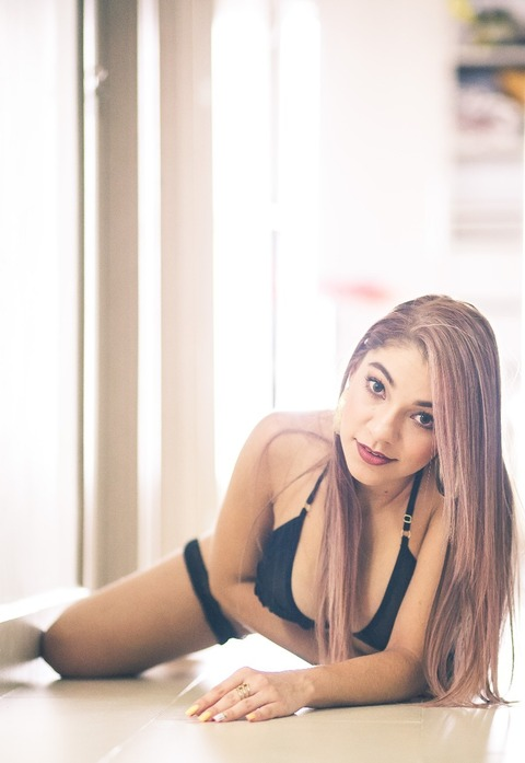 amber-white header picture leakfans.com