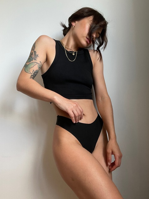 amelia_holmes header picture leakfans.com