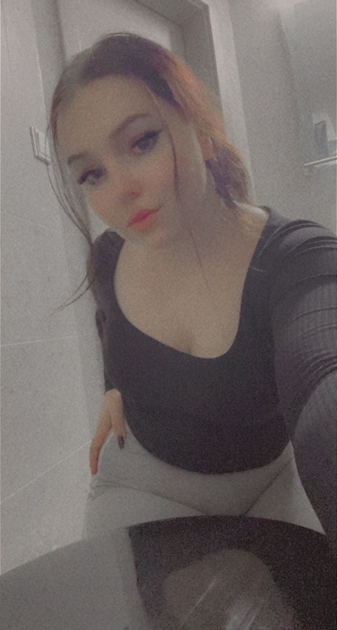 anikalorencic header picture leakfans.com