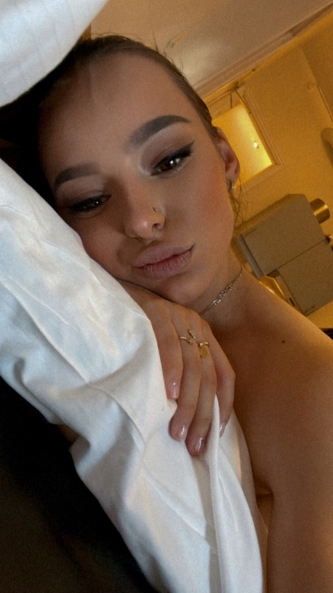 anne_mary_11 header picture leakfans.com