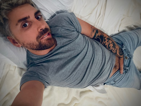 asherblack_official header picture leakfans.com