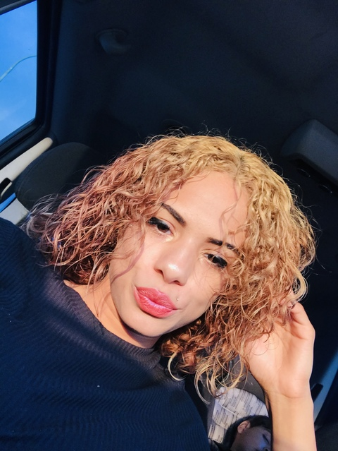 avaluv header picture leakfans.com