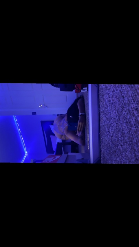 babyyglinaa header picture leakfans.com