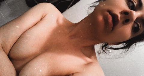 baddd_w0lf header picture leakfans.com