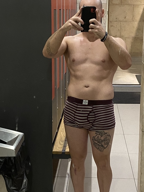 bigbritishcockafiqueen header picture leakfans.com