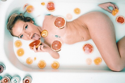 blondebby420 header picture leakfans.com