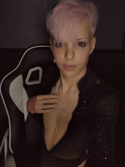 blonditwink header picture leakfans.com