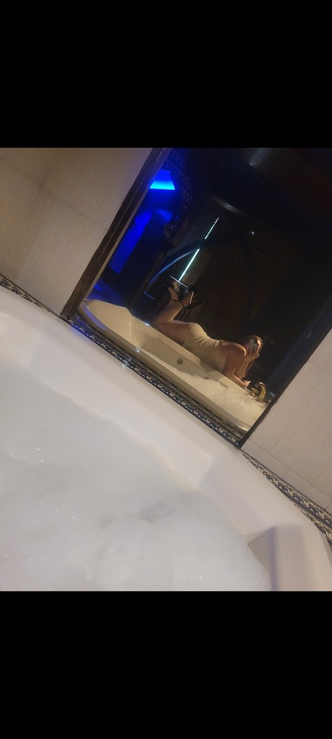 bombgirl1 header picture leakfans.com