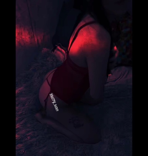 bratty_babe1 header picture leakfans.com