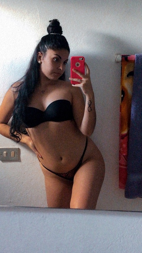 caarrlaa19 header picture leakfans.com