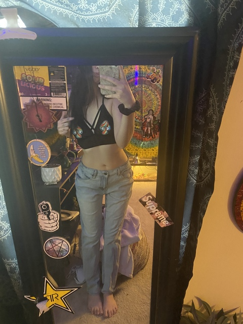 cara.lovee header picture leakfans.com