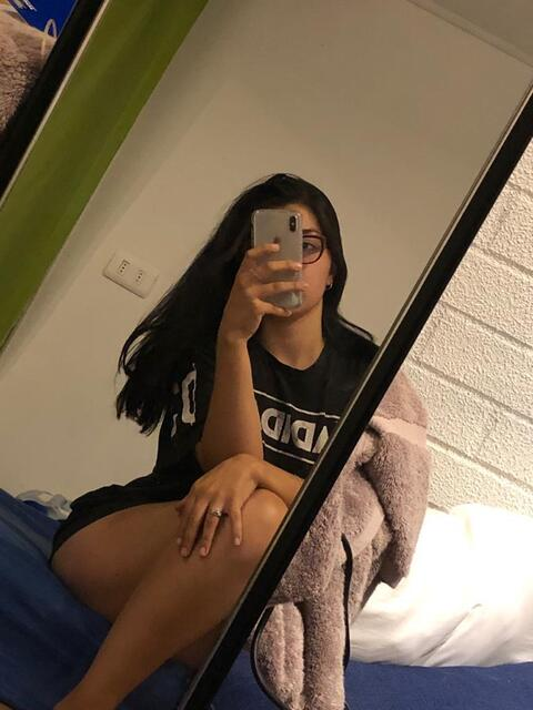 carla_hott header picture leakfans.com