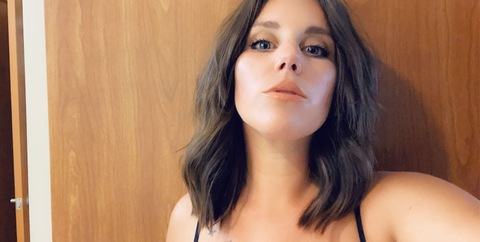 charis-leslie header picture leakfans.com