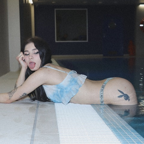 chillqueenie header picture leakfans.com