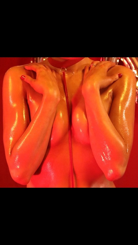 chrissicherry header picture leakfans.com