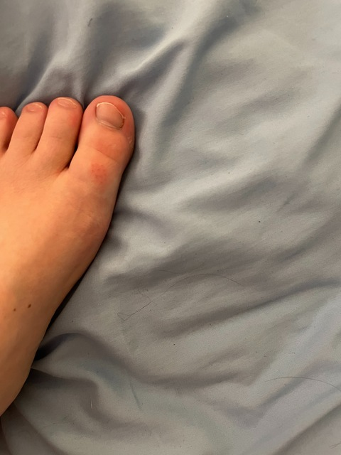 Header of christina_feet_28