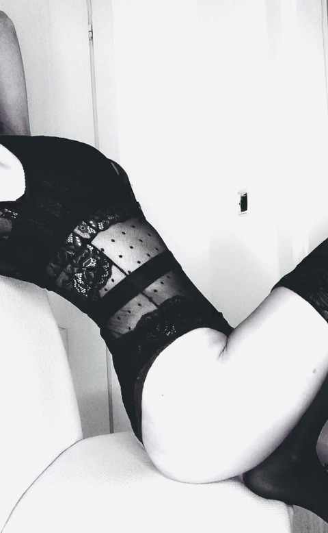 claireaddicted header picture leakfans.com