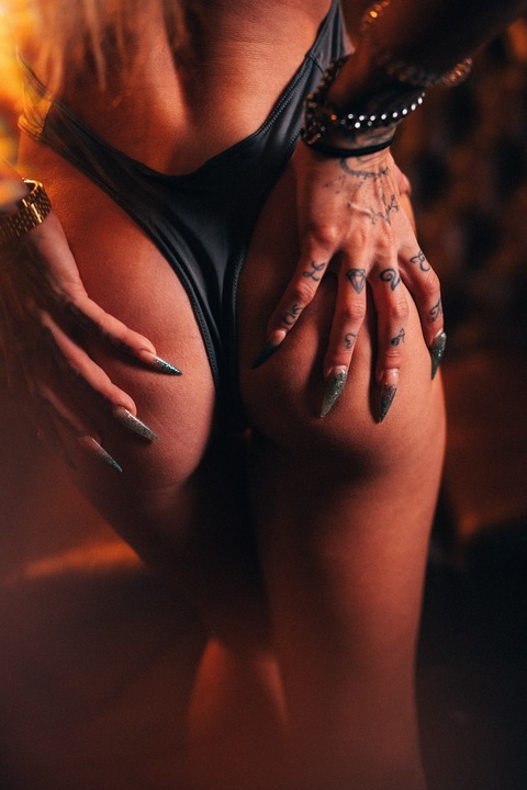 crazytattoogirl9 header picture leakfans.com