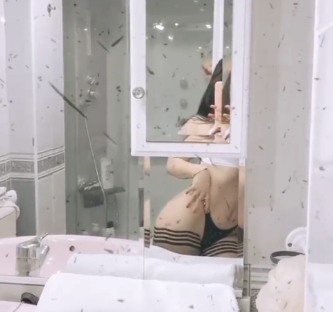 crisstal header picture leakfans.com