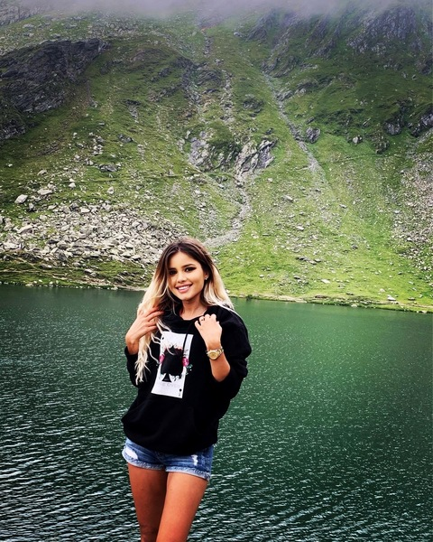 cristinaschiopu header picture leakfans.com