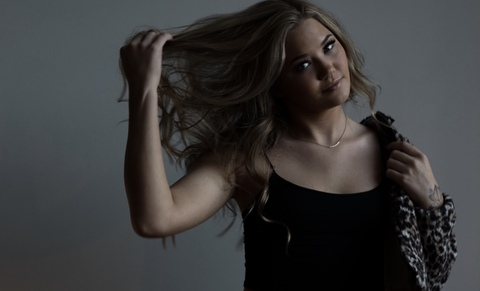 dakotaamber header picture leakfans.com