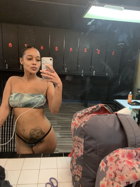 datbitchfr header picture leakfans.com