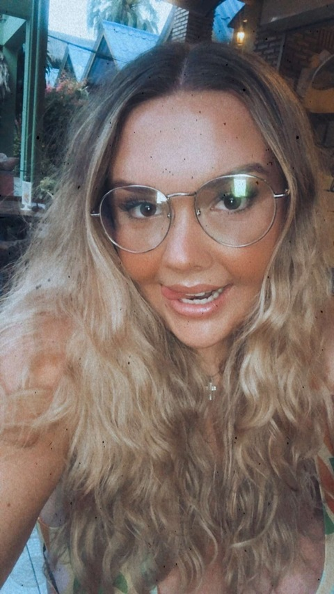 delilah_x1 header picture leakfans.com