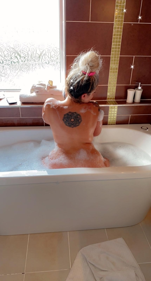 demi_maeeee header picture leakfans.com