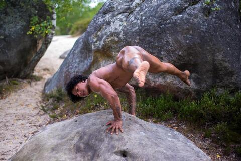 dinamiteparis header picture leakfans.com