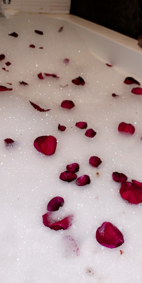 divine_mila header picture leakfans.com