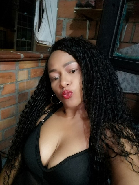 dluzp00 header picture leakfans.com