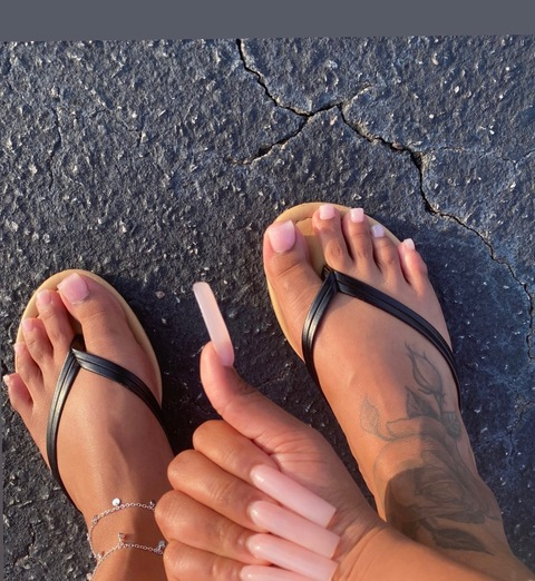 e.ttezil header picture leakfans.com