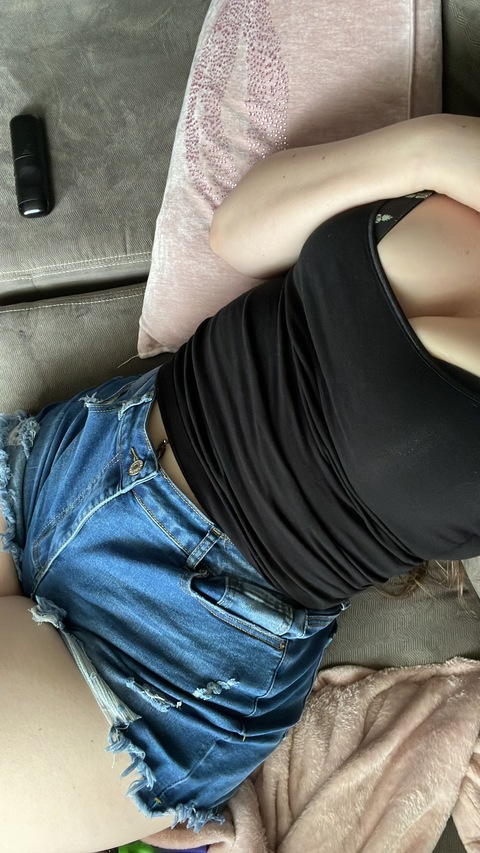 e08072000 header picture leakfans.com