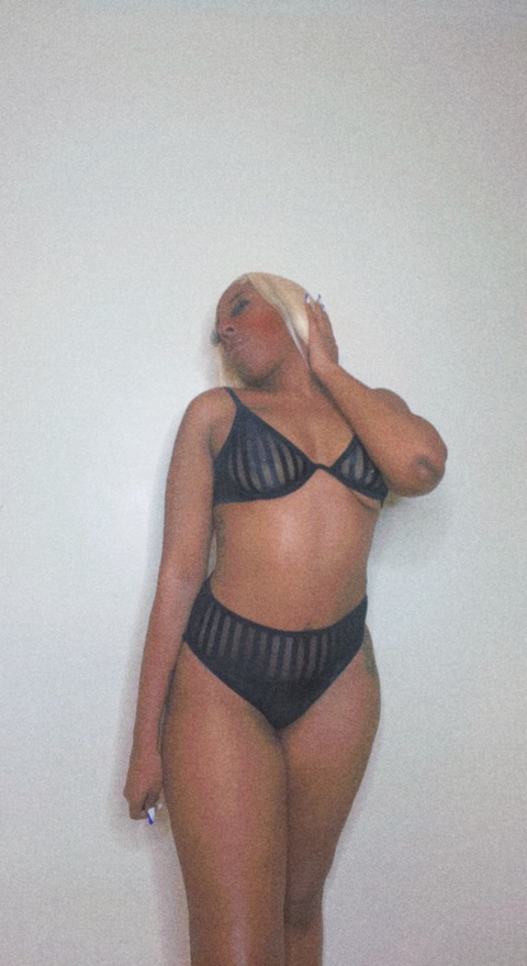 emoneyy header picture leakfans.com