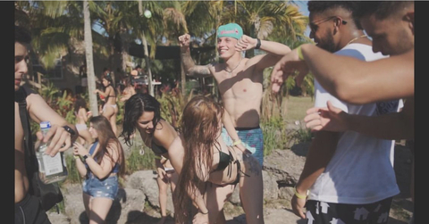 famoussjenn header picture leakfans.com