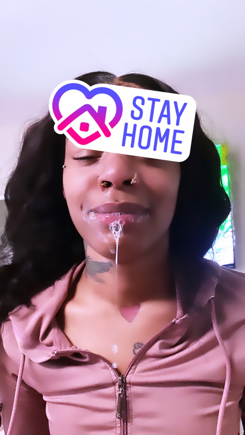 fineeassbrattttt header picture leakfans.com