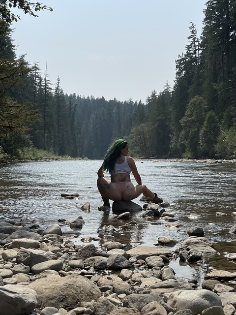 fithippie_420 header picture leakfans.com