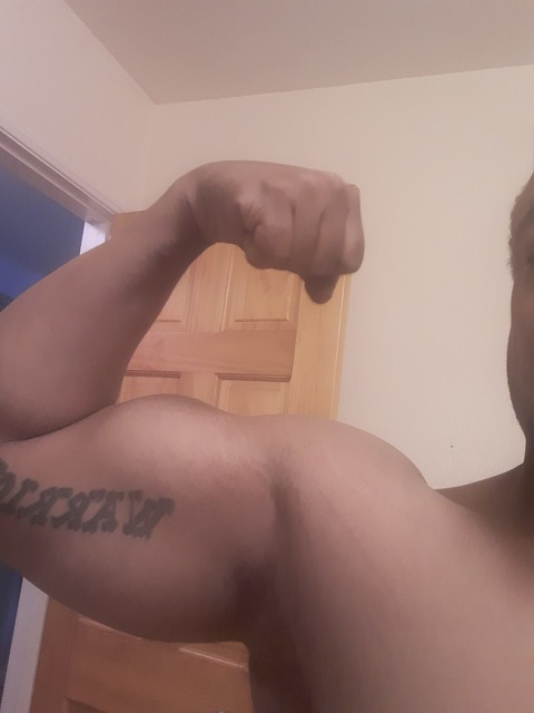 flexing_danny header picture leakfans.com