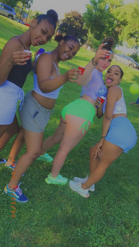 foreigndulaa header picture leakfans.com