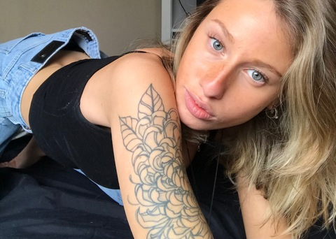 freacklessgirl header picture leakfans.com