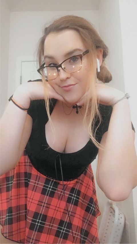 freakybbygirl header picture leakfans.com