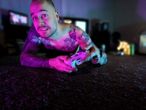 free-alec header picture leakfans.com