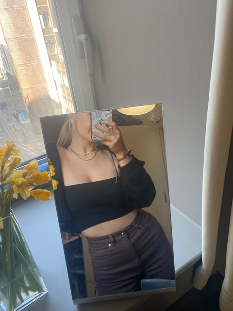 genevivebella header picture leakfans.com