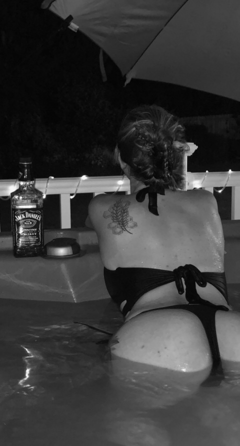 halloran-liz header picture leakfans.com