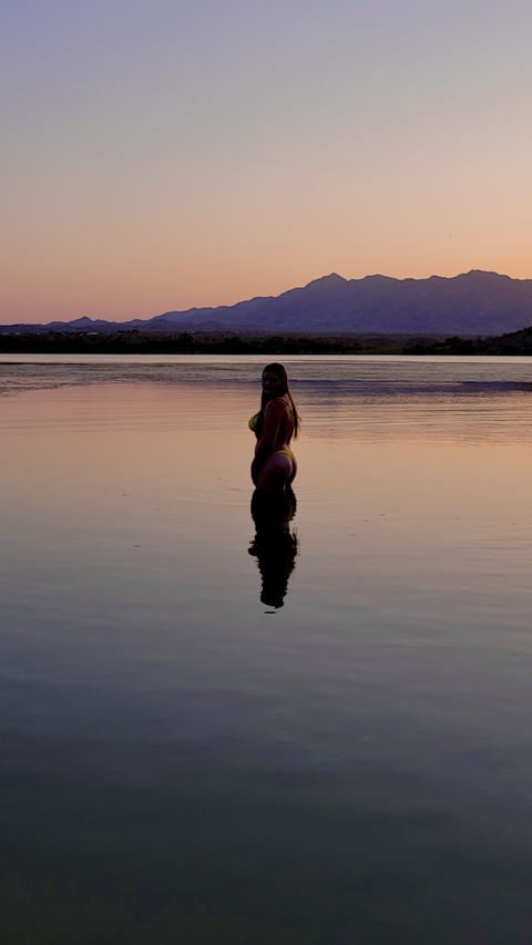 hollycarstens header picture leakfans.com