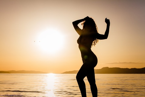 Header of hotlipshooly