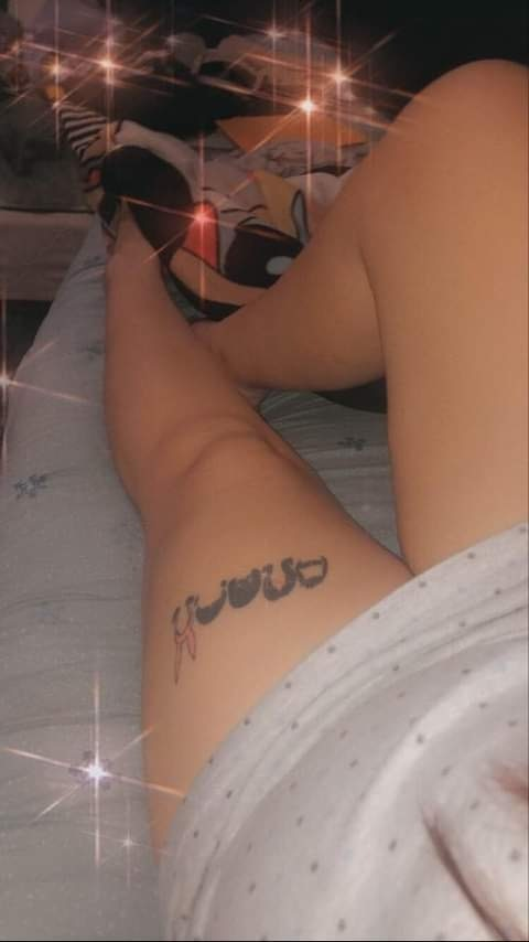 hotmessmama90 header picture leakfans.com