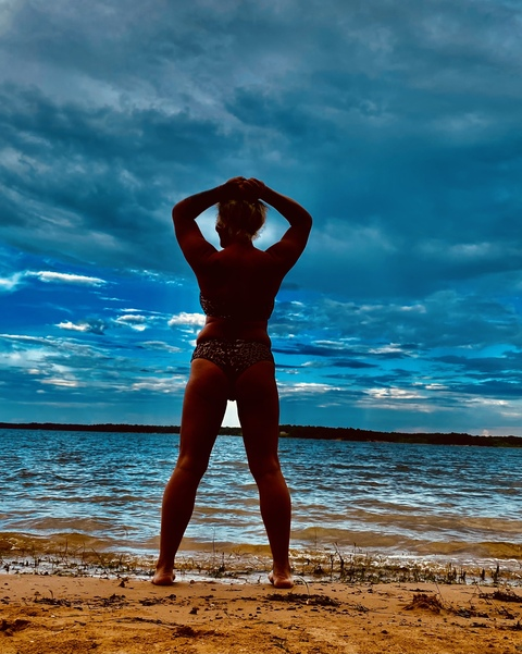 hotmomitsamber1977 header picture leakfans.com